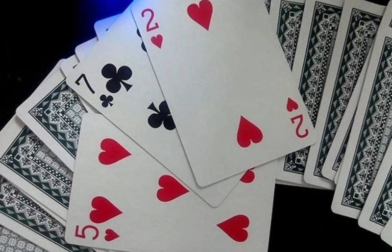 Dụ người chơi khác ra 2 trước